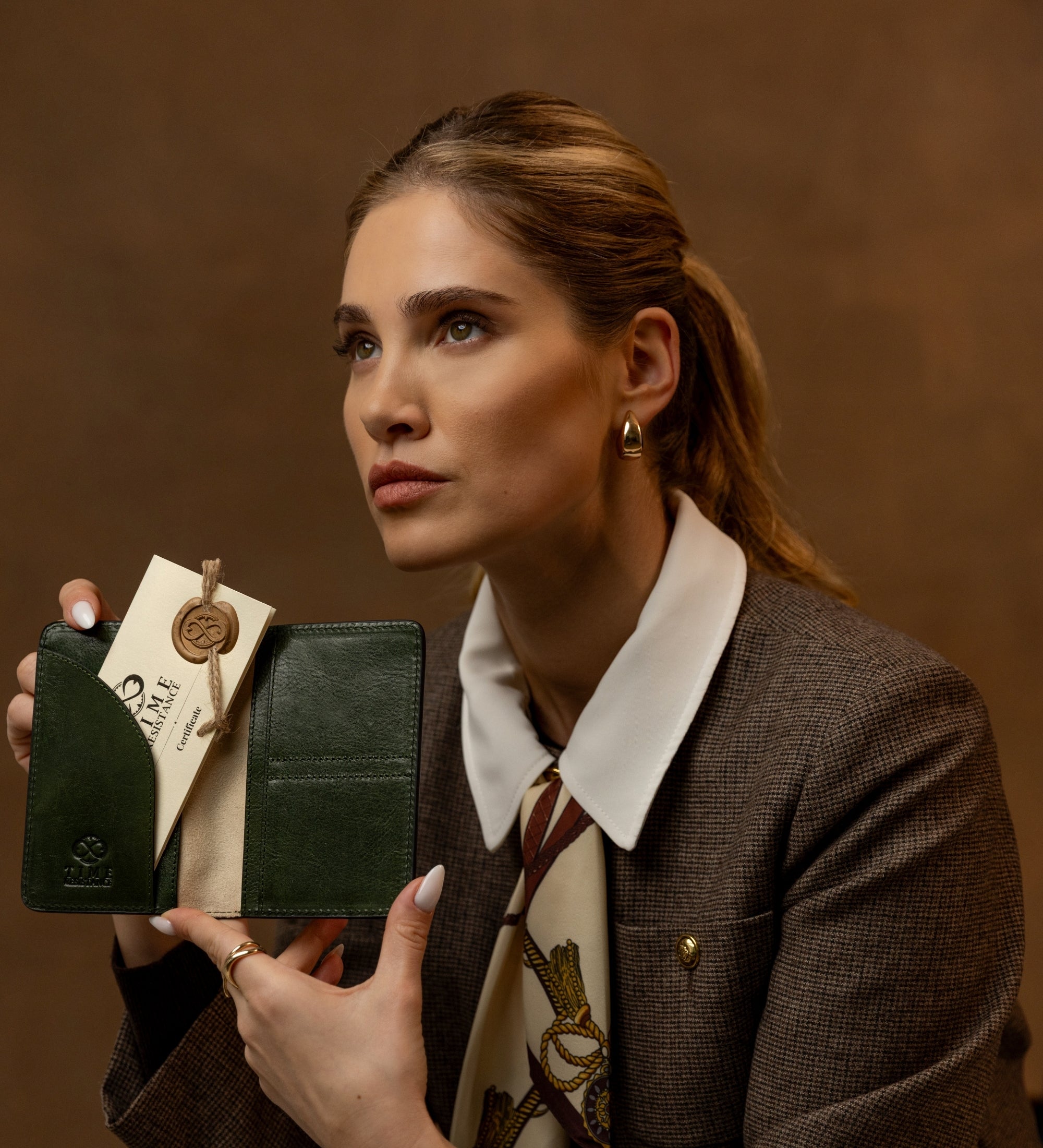 Small Leather Passport Holder for Women - Gulliver's Travels