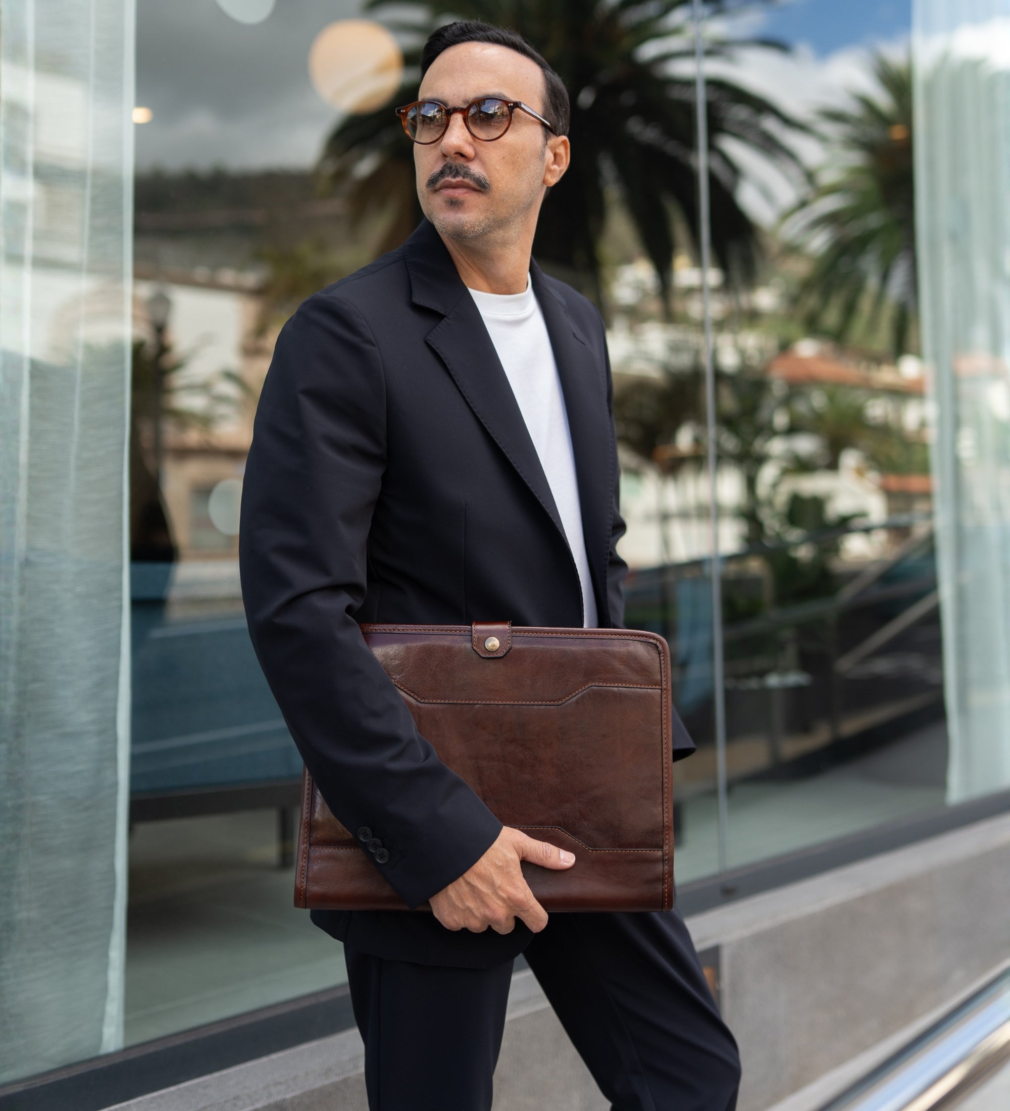 Leather A4 Documents Folder Organizer - The Call of the Wild